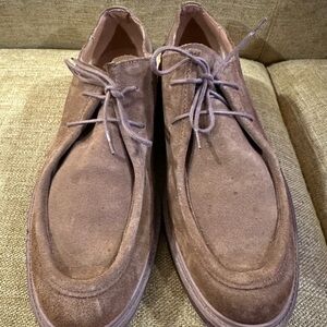 Elegant Men's Tan Suede Derby Shoes